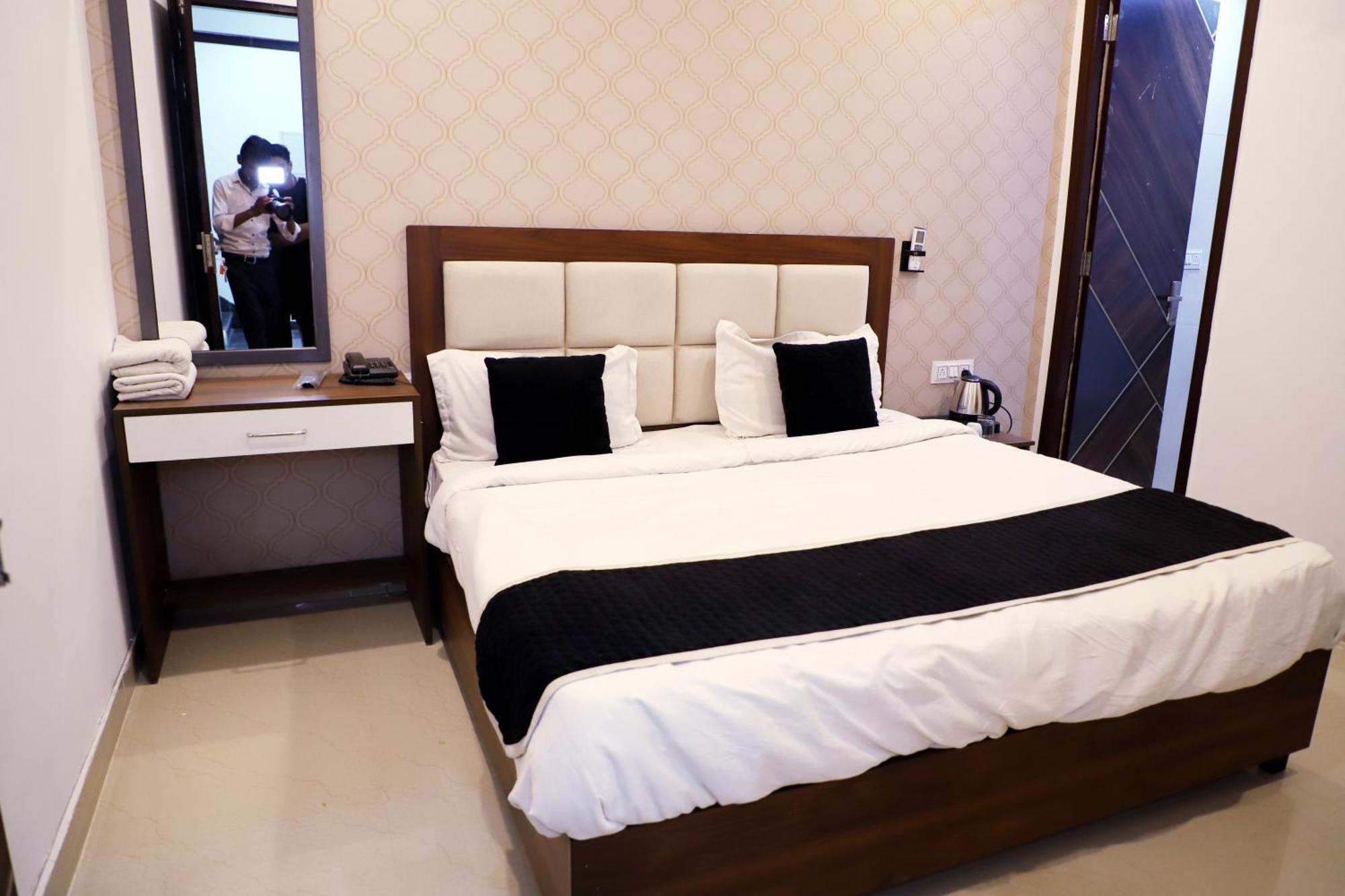 Royal Park Inn Greater Noida Exterior foto